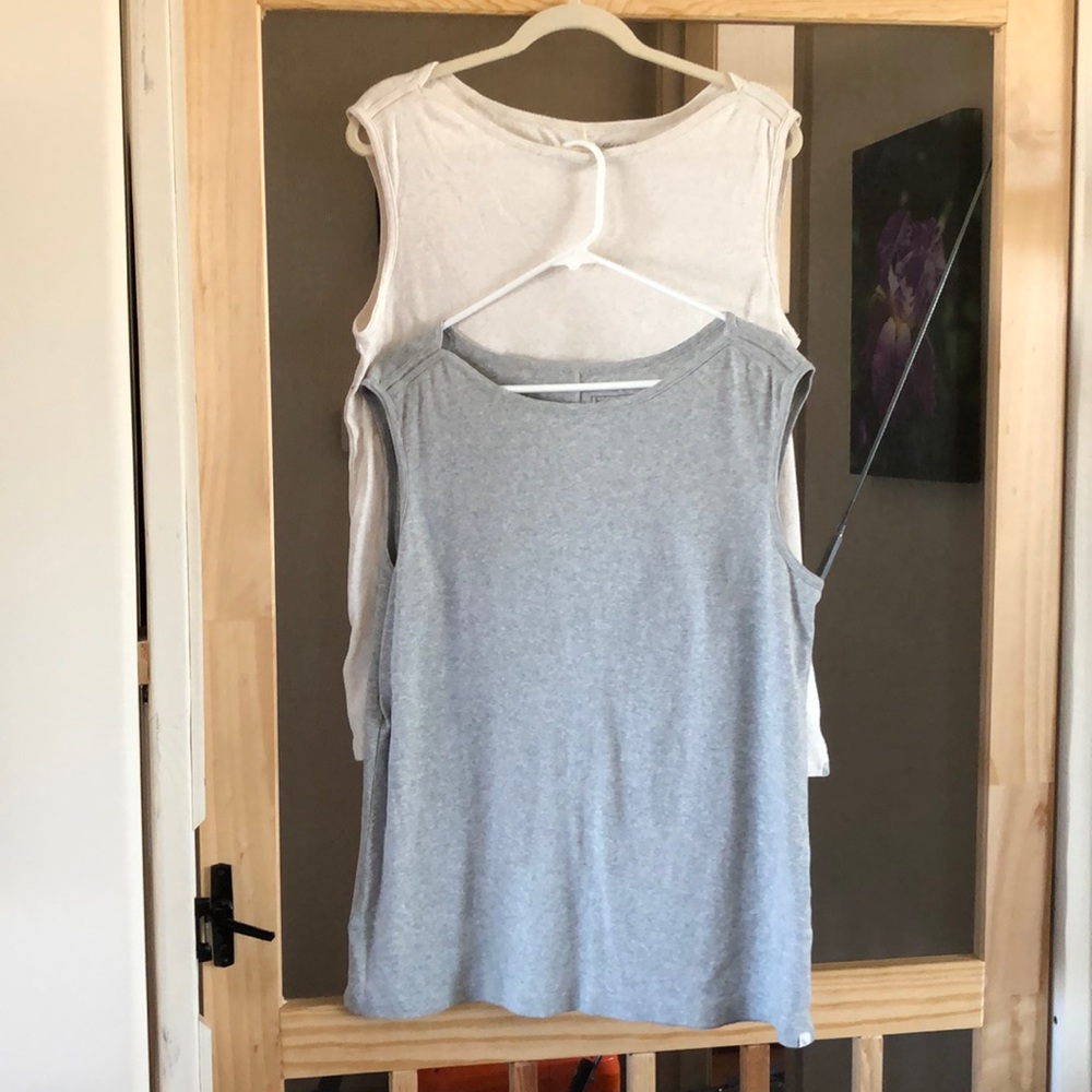 Eddie Bauer Favorite Tanks, Set of 2 gently used
